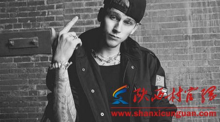 《唐探3》曝主题曲MV,王宝强刘昊然带领千人齐跳超萌“躬喜舞”-三亿体育手机版(图3) 三亿体育